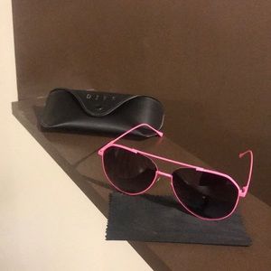DIFF hot pink aviator sunglasses with case